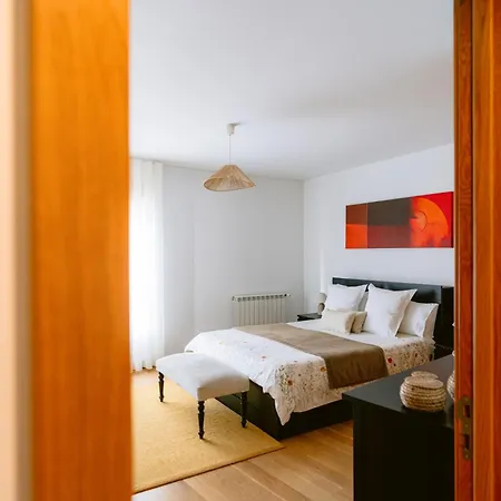 White Family House أفيرو