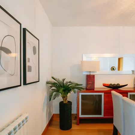 White Family House شقة *