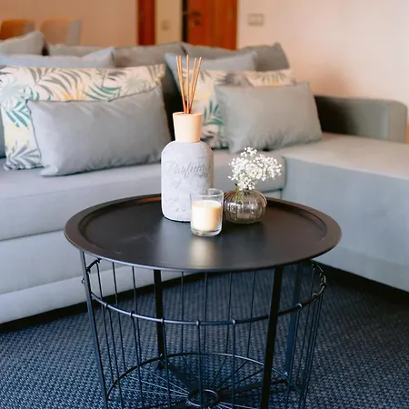 Apartment White Family House *