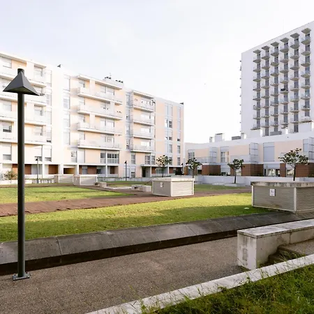 White Family House * أفيرو