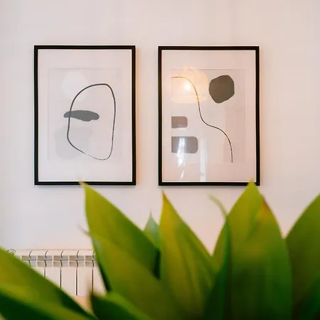 White Family House شقة أفيرو