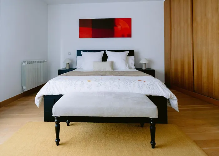 White Family House * אבאירו