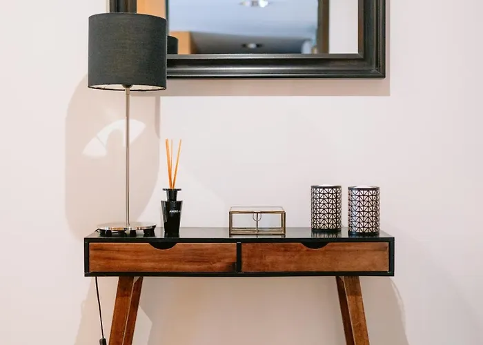 White Family House * אבאירו